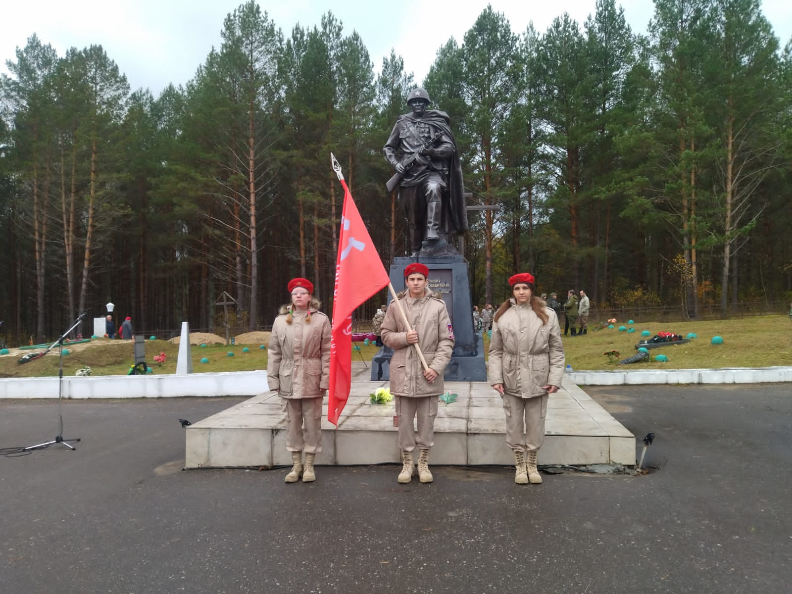 Навечно в памяти людской.